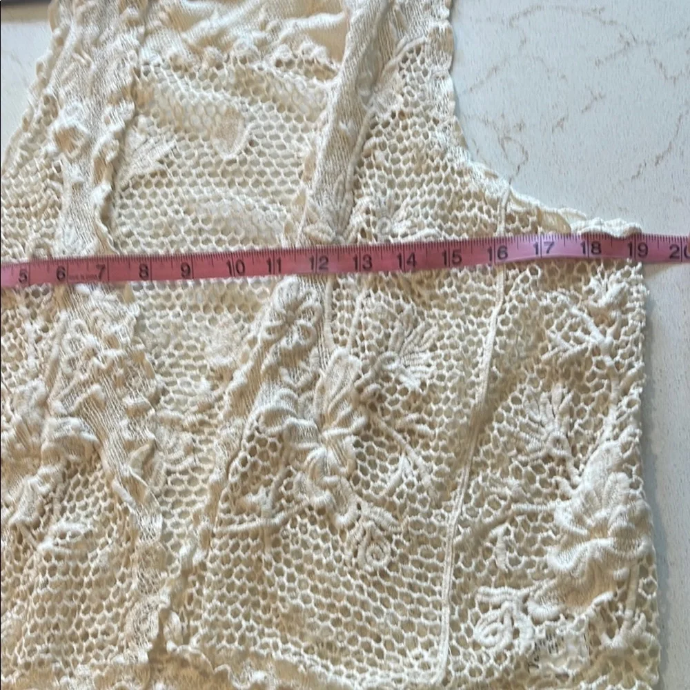 Icing Cream Lace Sleeveless Top - Picture 4 of 5